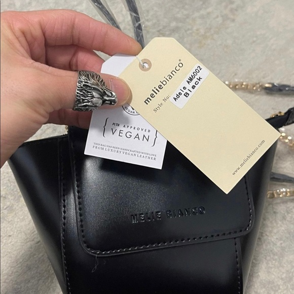 NWT Melie Bianco Adele Crossbody Bag With Golen Chainlink Strap In Black - Picture 4 of 11
